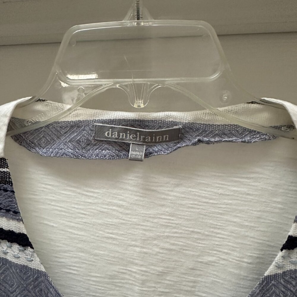 Daniel Rainn top Stitch Fix item - Picture 3 of 4